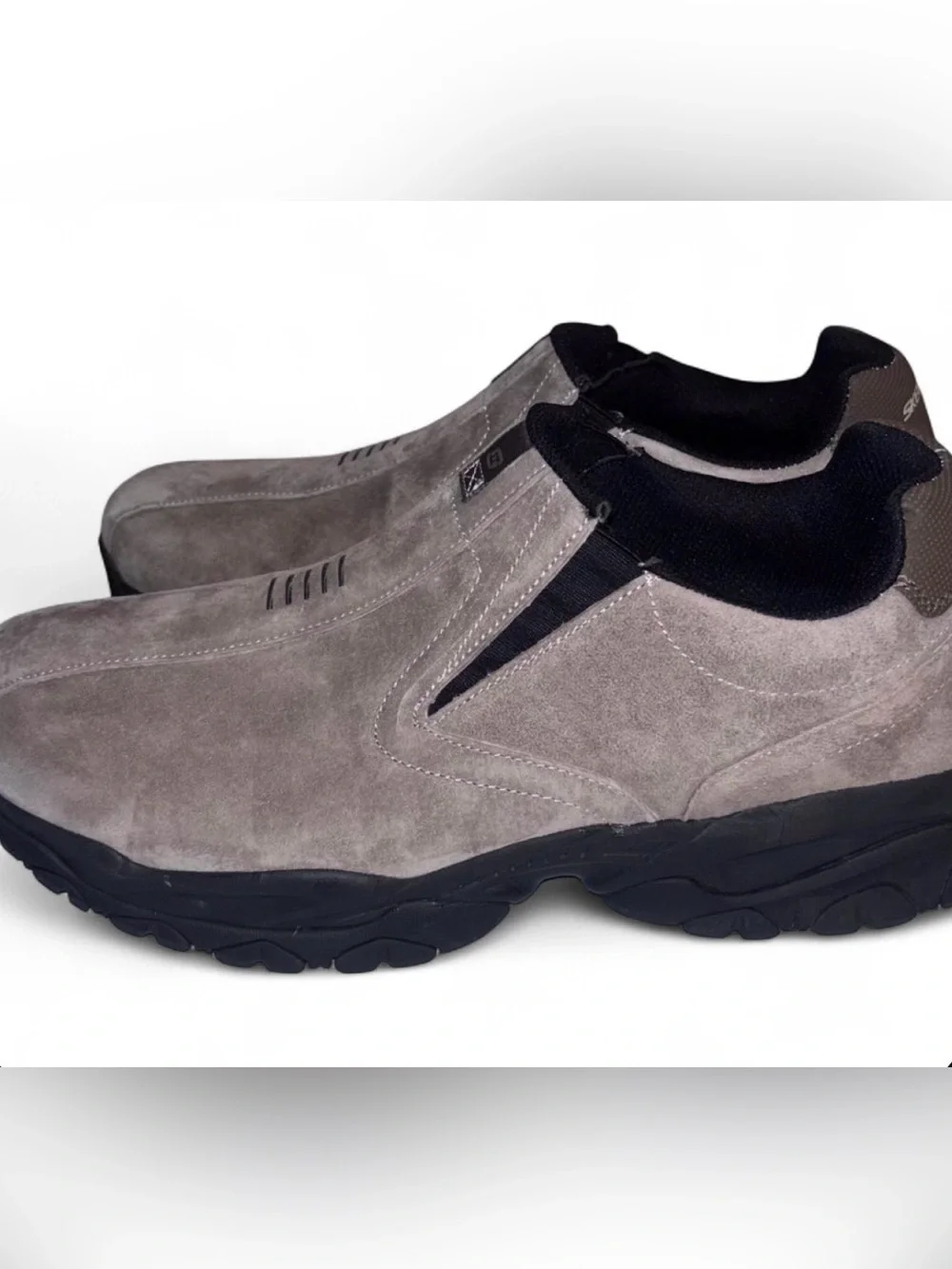 Skechers *never worn*
